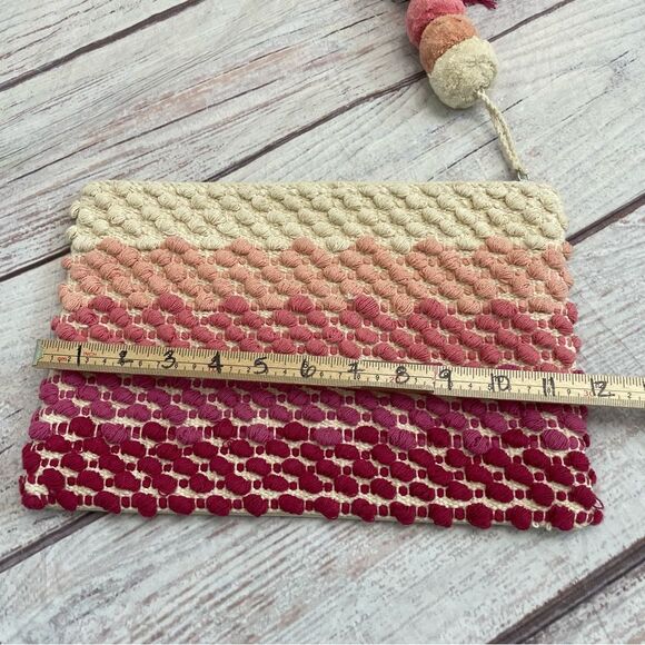 Shiraleah Giselle Zip Pouch Crochet Bobble with Tassel Ombré Pink and Cream NEW - Picture 8 of 9
